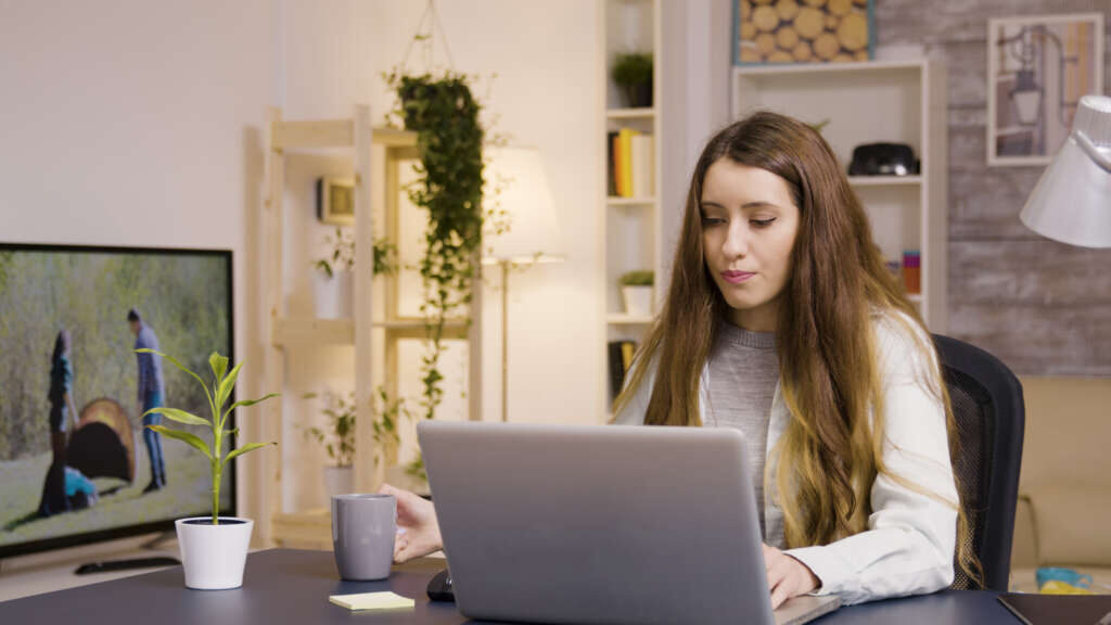Raus aus dem Hamsterrad: Wie du mit einem fertigen Online Business endlich Freiheit gewinnst